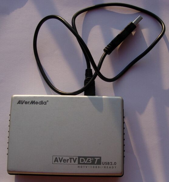 File:AVerMedia-AverTV-DVB-T-USB2.0.JPG